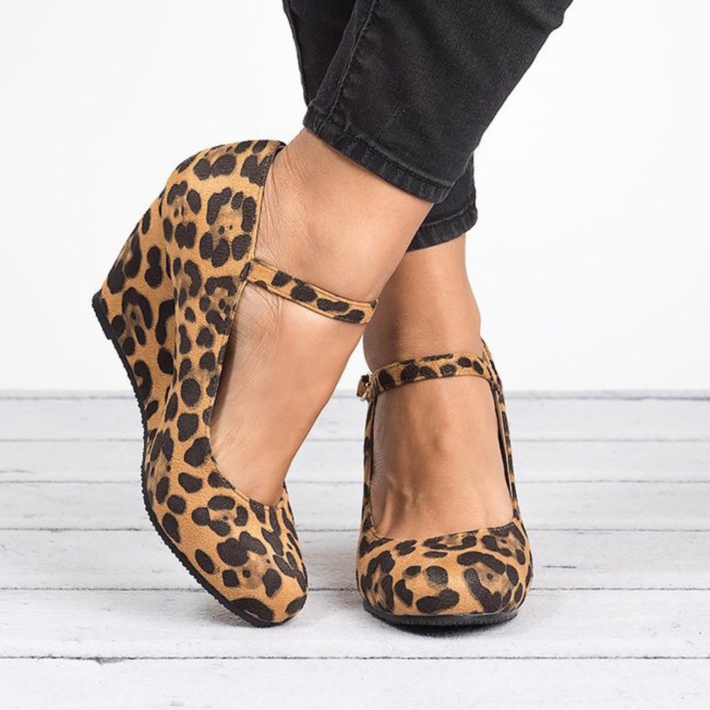 🆕Quinn Leopard Size 6 Print Mary Jane Wedges